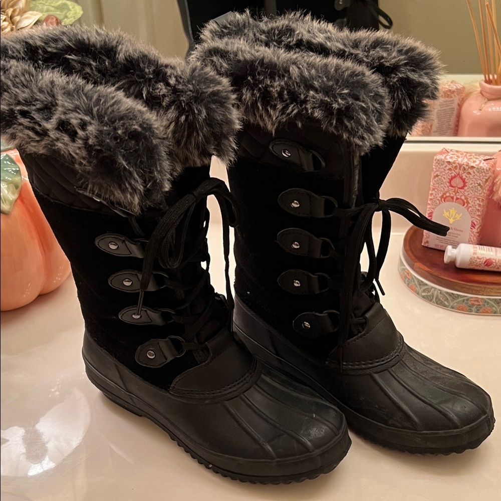 Khombu Women's Black Fur-Lined Winter Boots